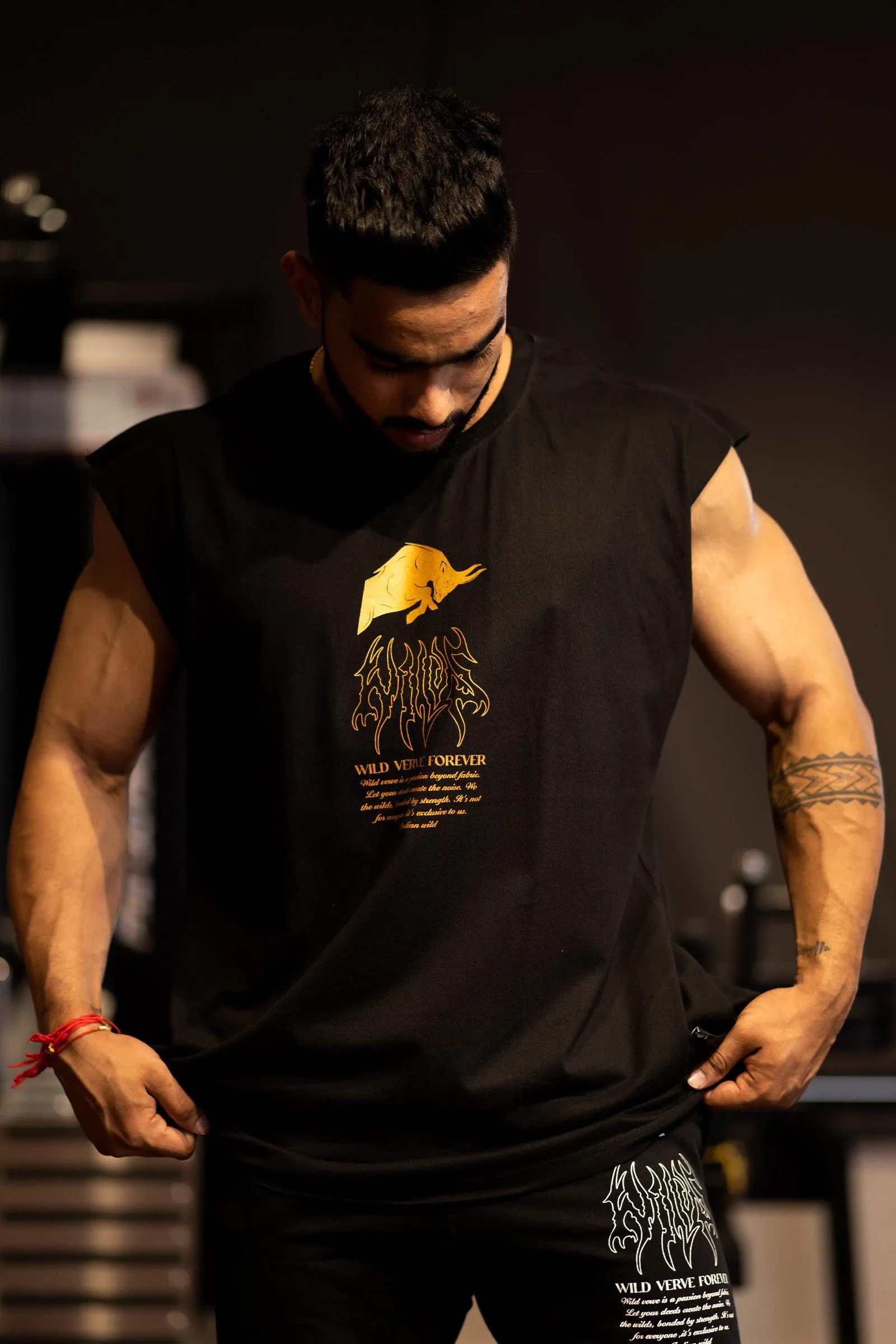 WILDS FLAME "PREMIUM" MUSCLE TEE IN BLACK (GOLD PRINT)